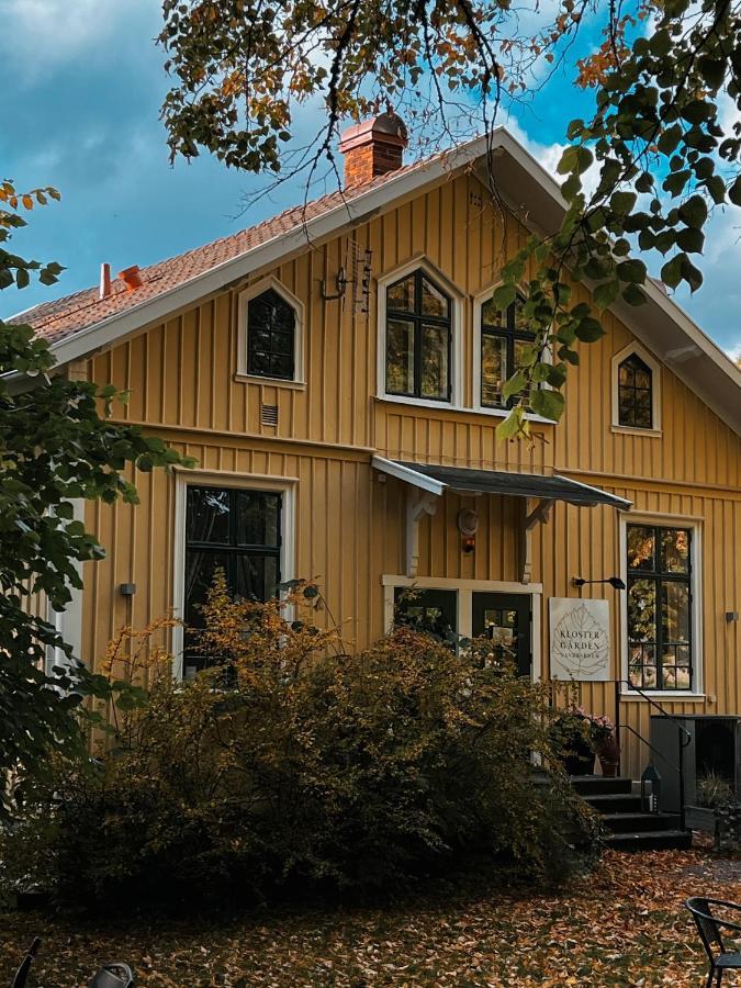 Klostergardens Vandrarhem Varnhem Exterior foto